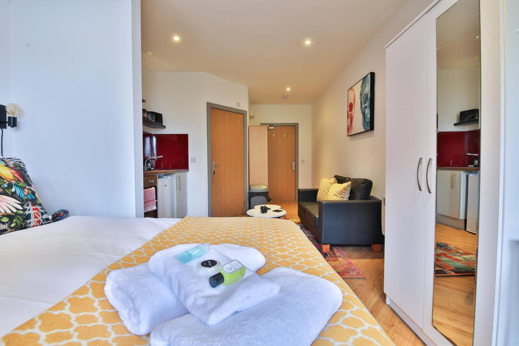 Princess Lofts City Centre Studios With Nespresso Coffee Machines & New Fast Wifi By Stayright スウォンジー エクステリア 写真
