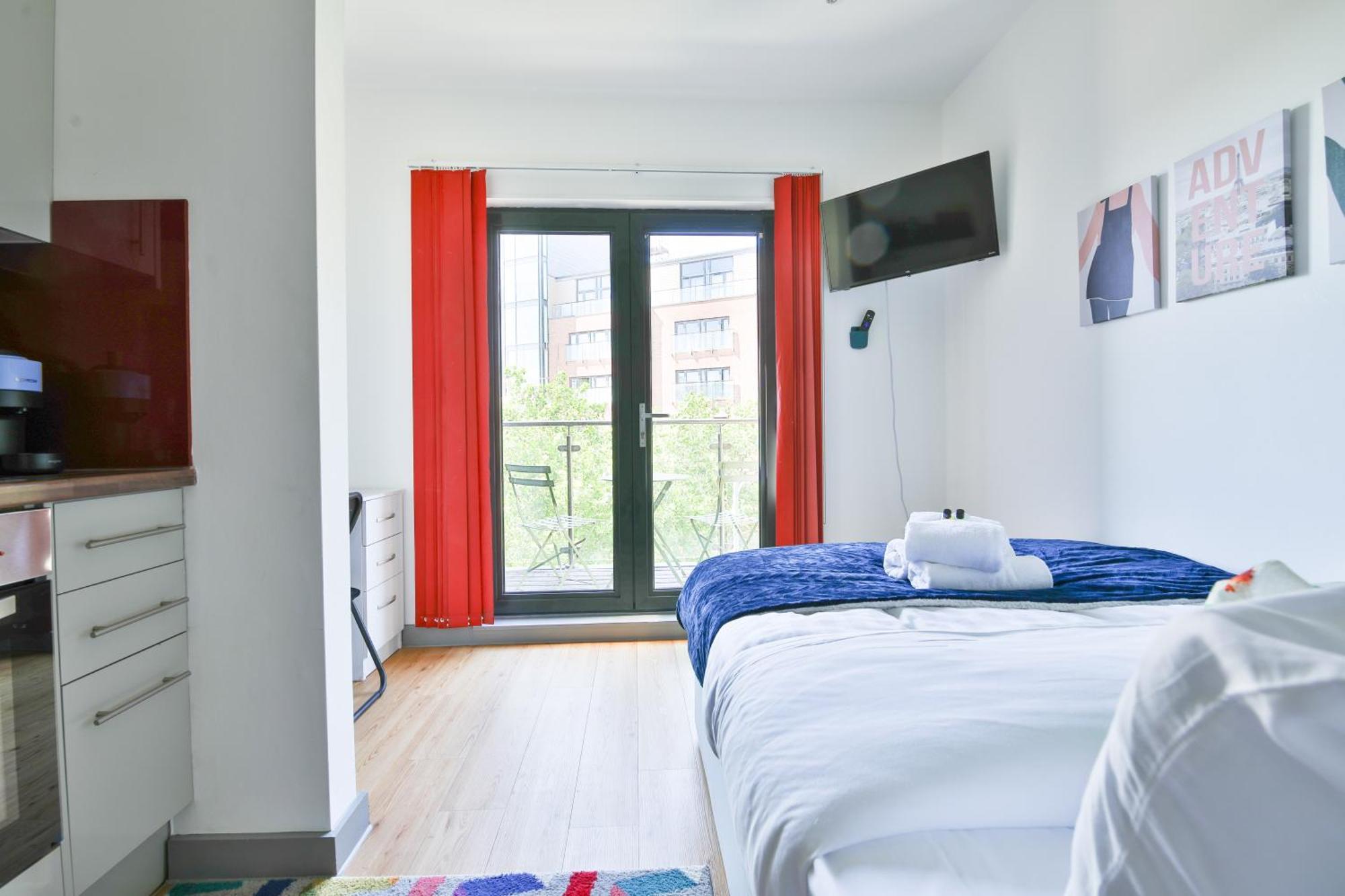 Princess Lofts City Centre Studios With Nespresso Coffee Machines & New Fast Wifi By Stayright スウォンジー エクステリア 写真